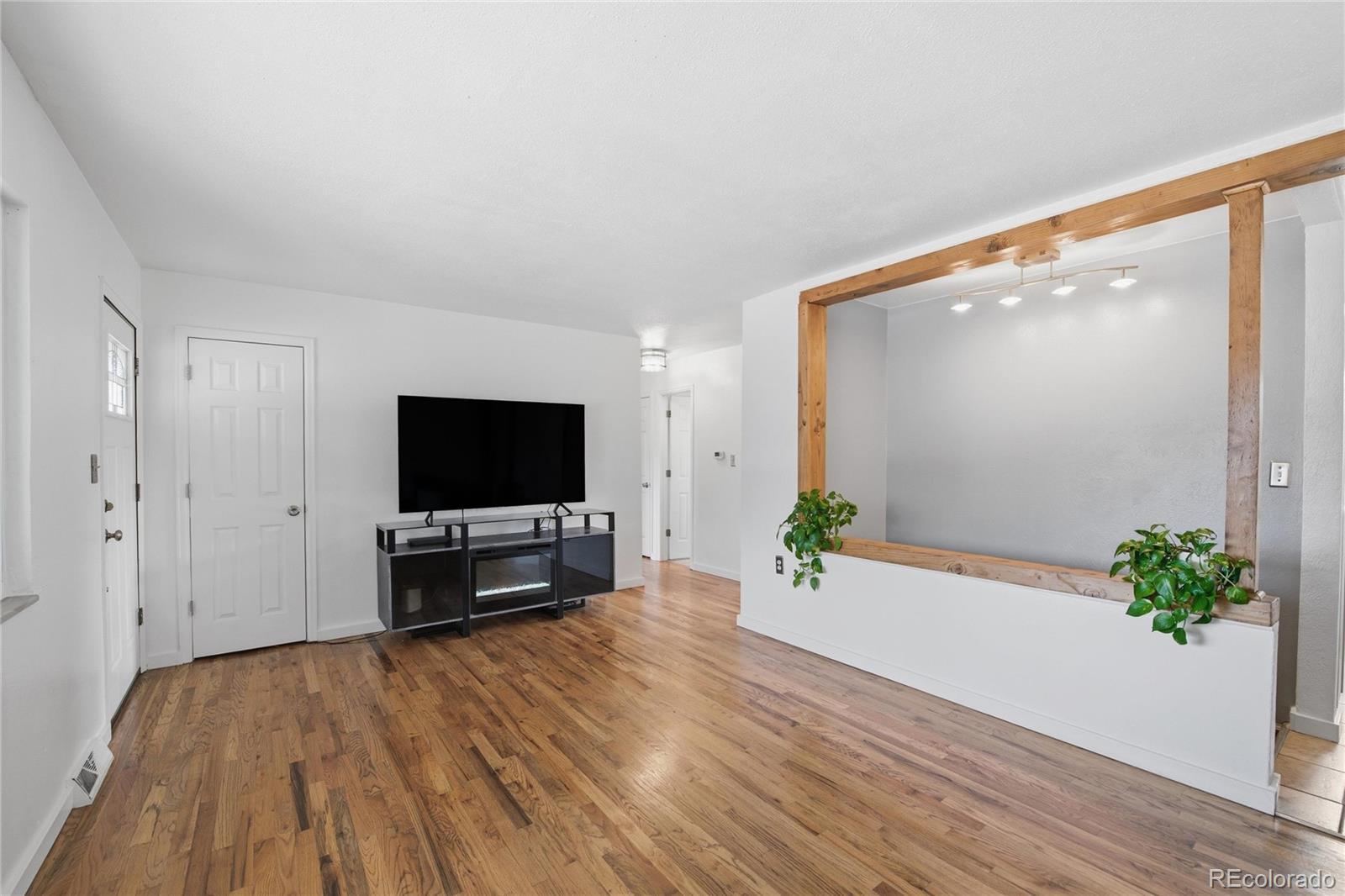 580 W 79th Place
