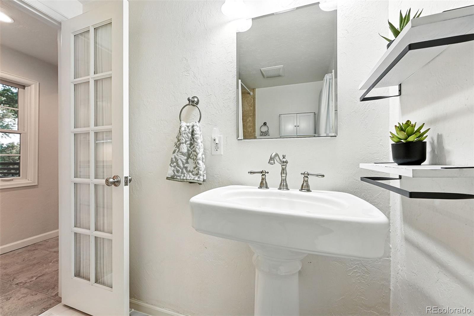 1101 Pikeview Street