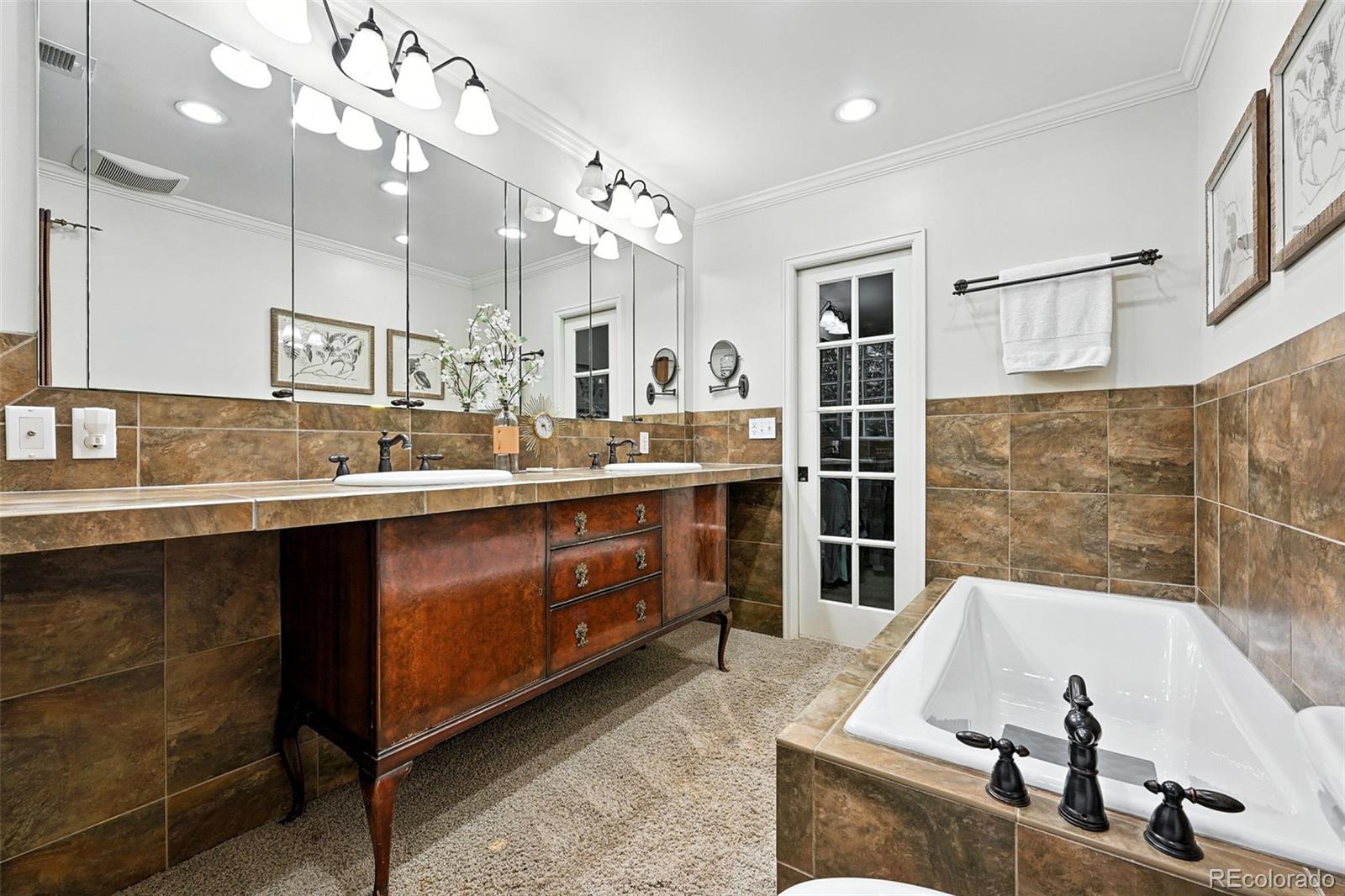 1101 Pikeview Street