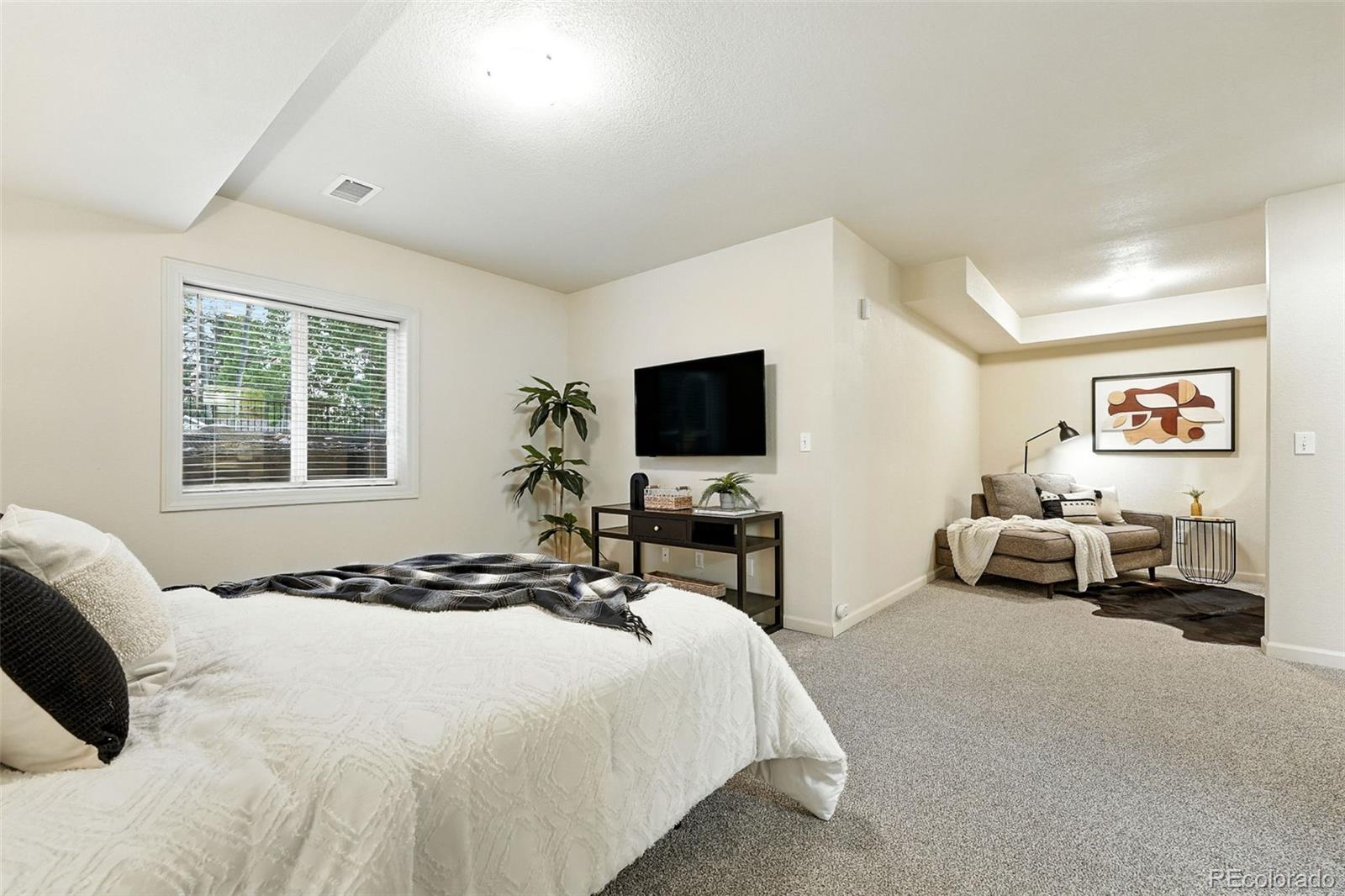 1101 Pikeview Street