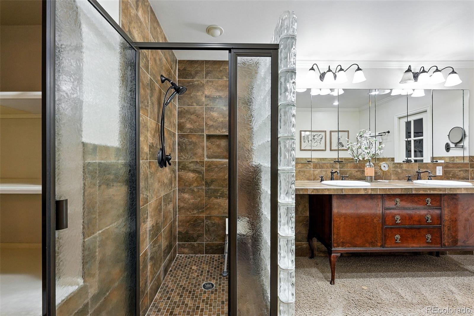 1101 Pikeview Street