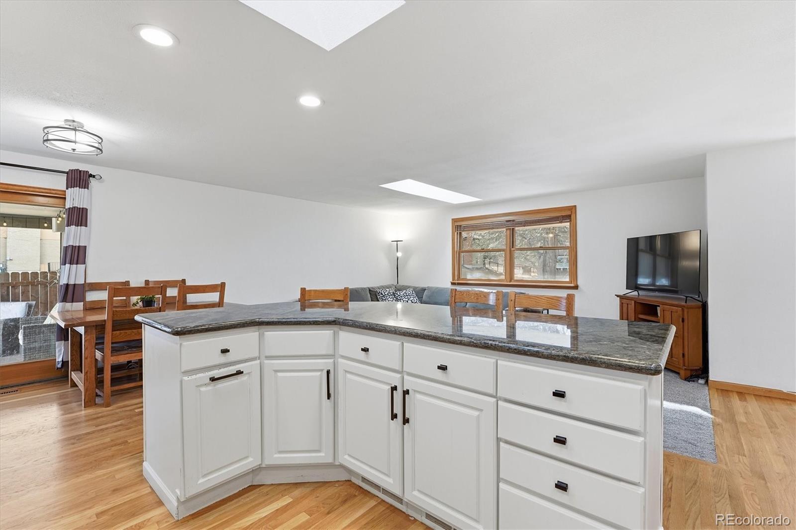 412 S Devinney Street