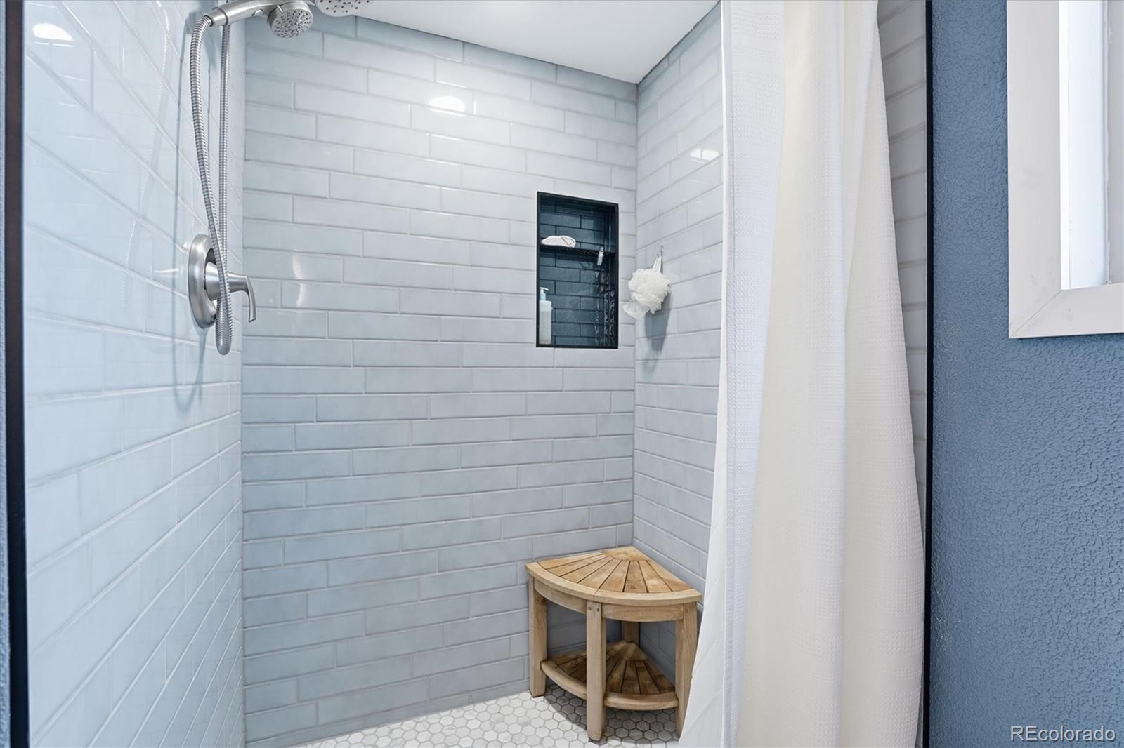 412 S Devinney Street