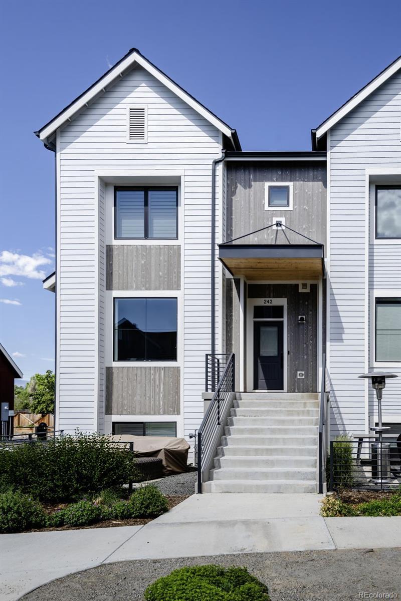 242 Clementina Street