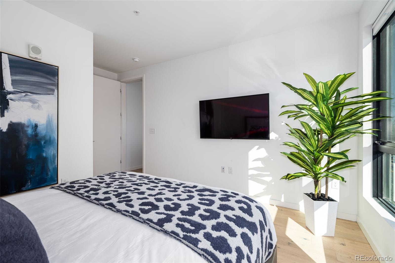 1735 Central Street Unit: 212