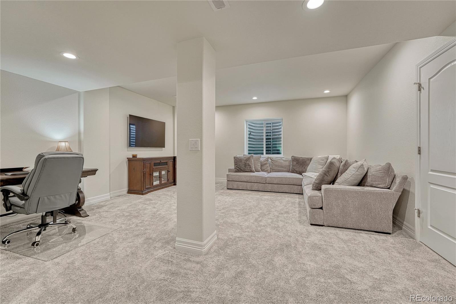 27819 E Clifton Place