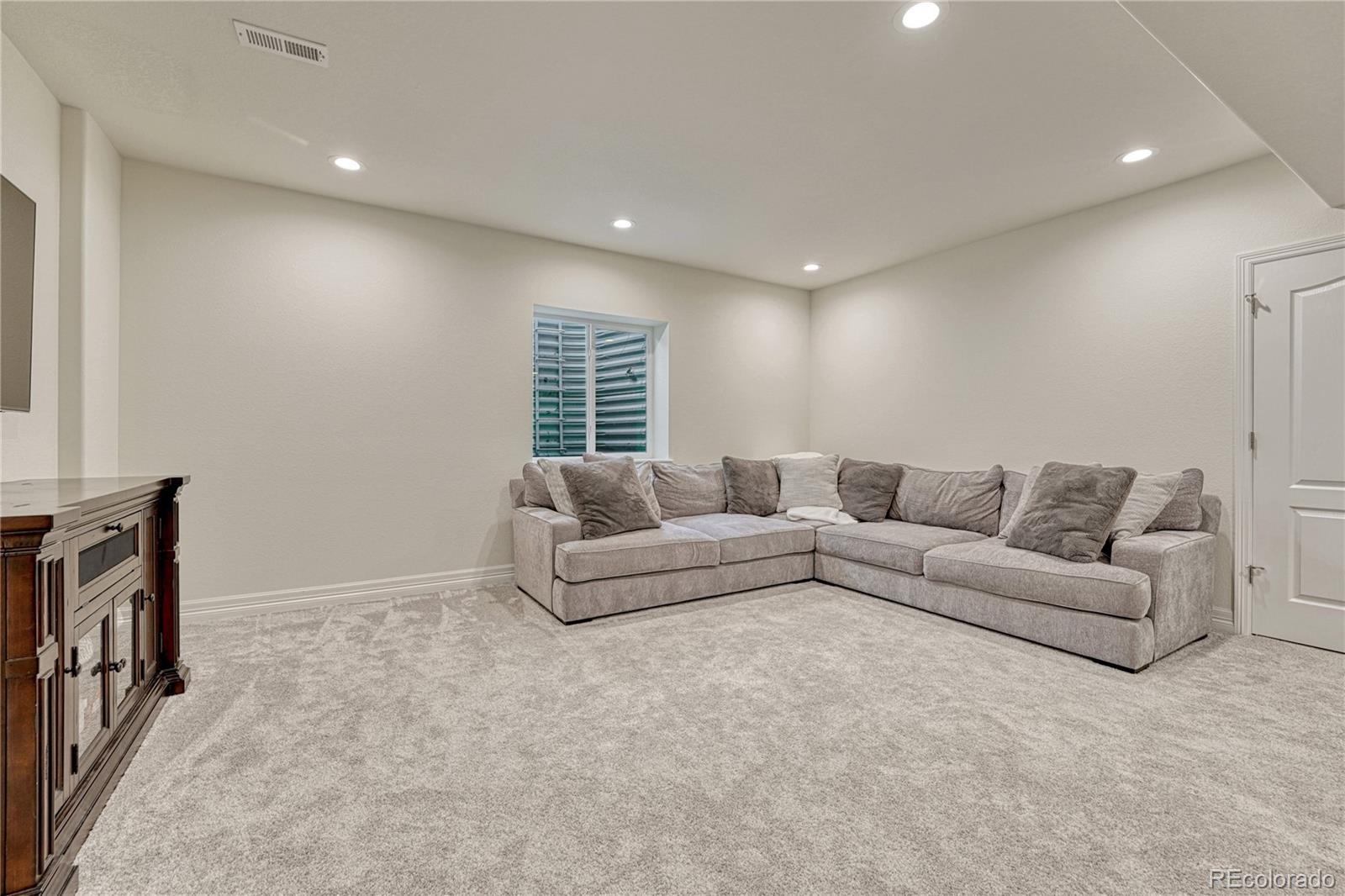 27819 E Clifton Place