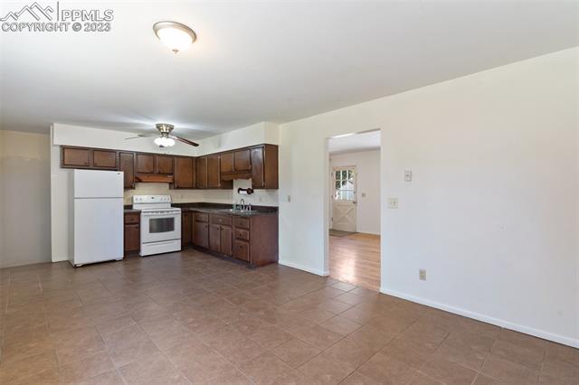 1211 Moffat Circle