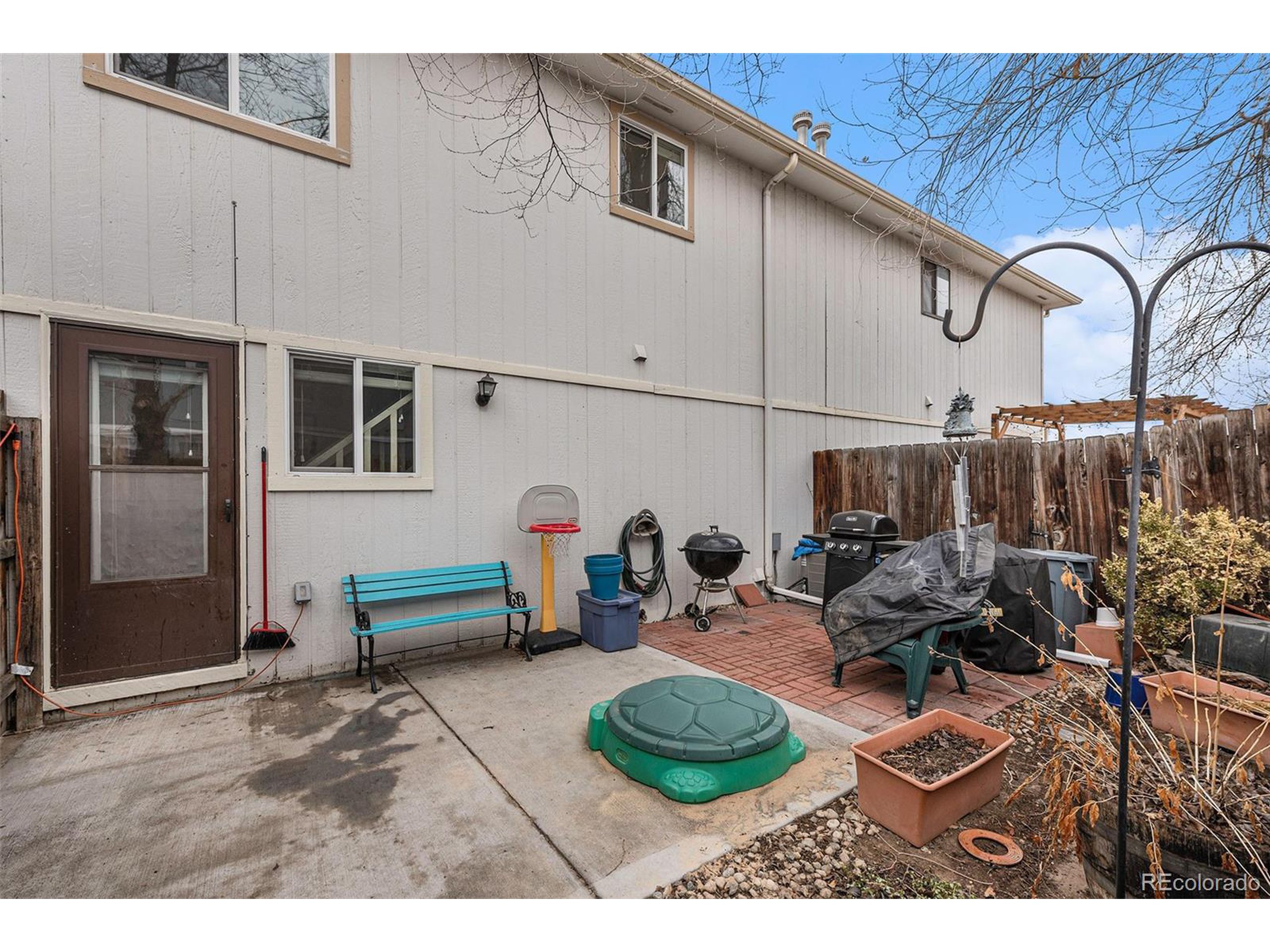 220 E 8th Ave