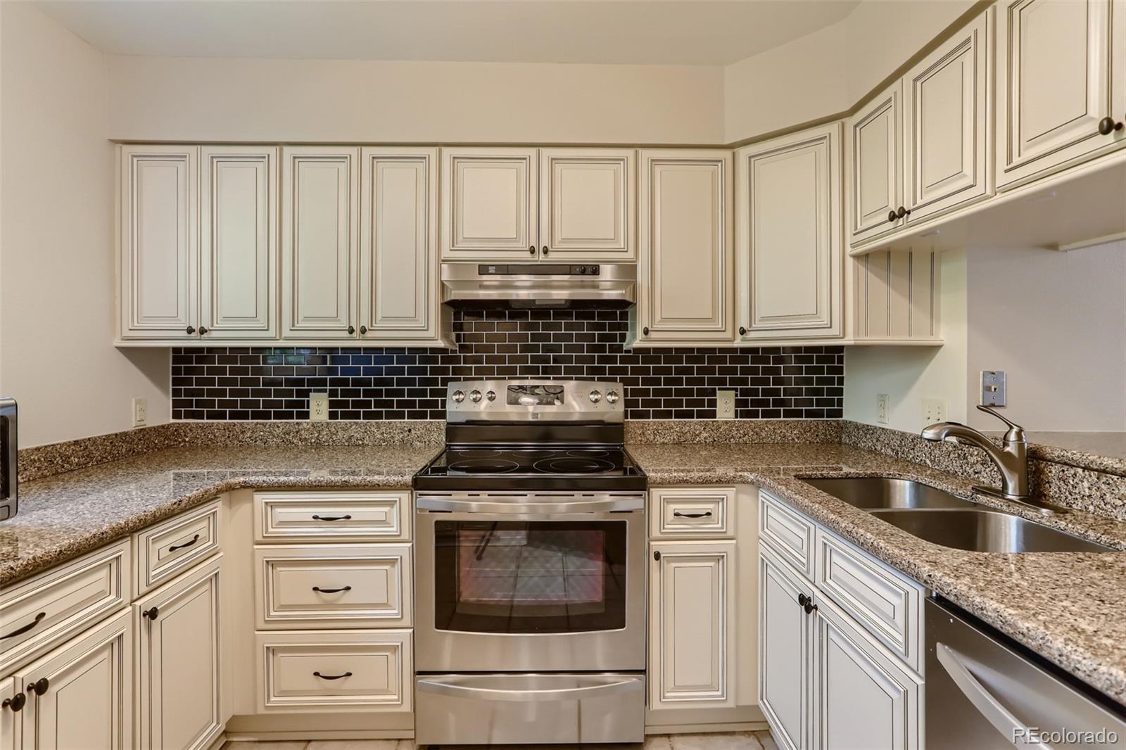 1811 S Quebec Way Unit: 18