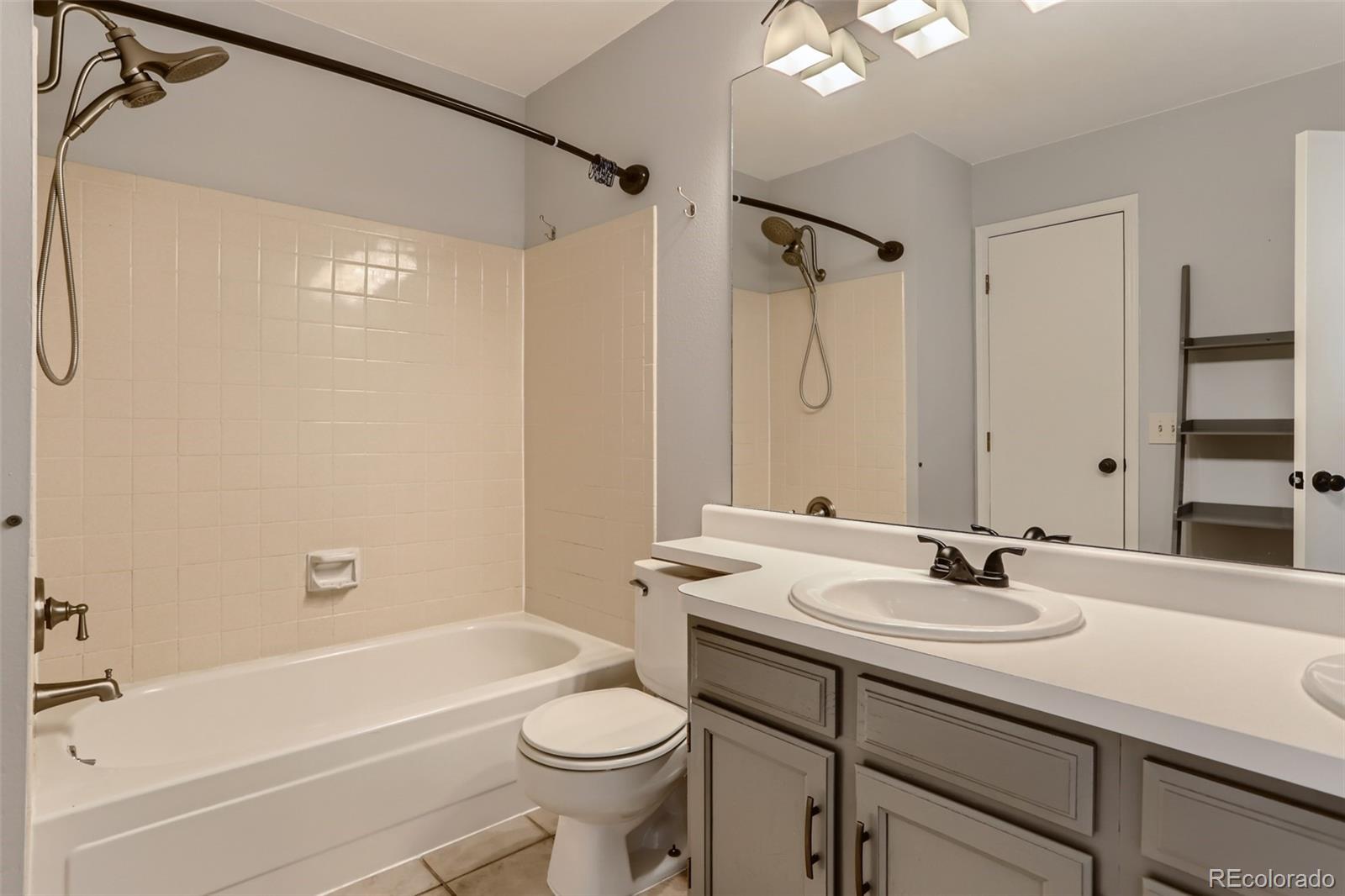 1811 S Quebec Way Unit: 18