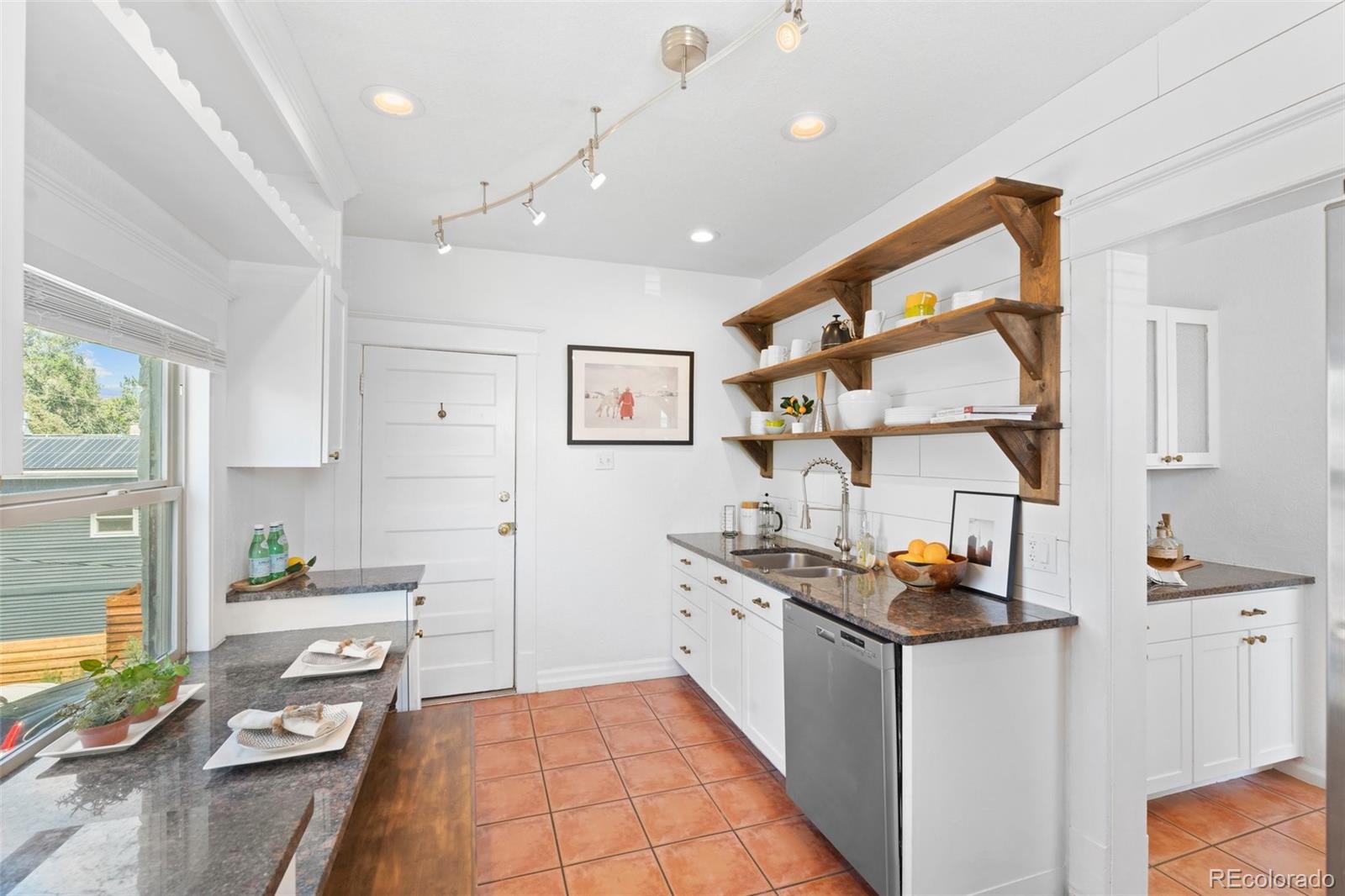 951 N Corona Street Unit: 1