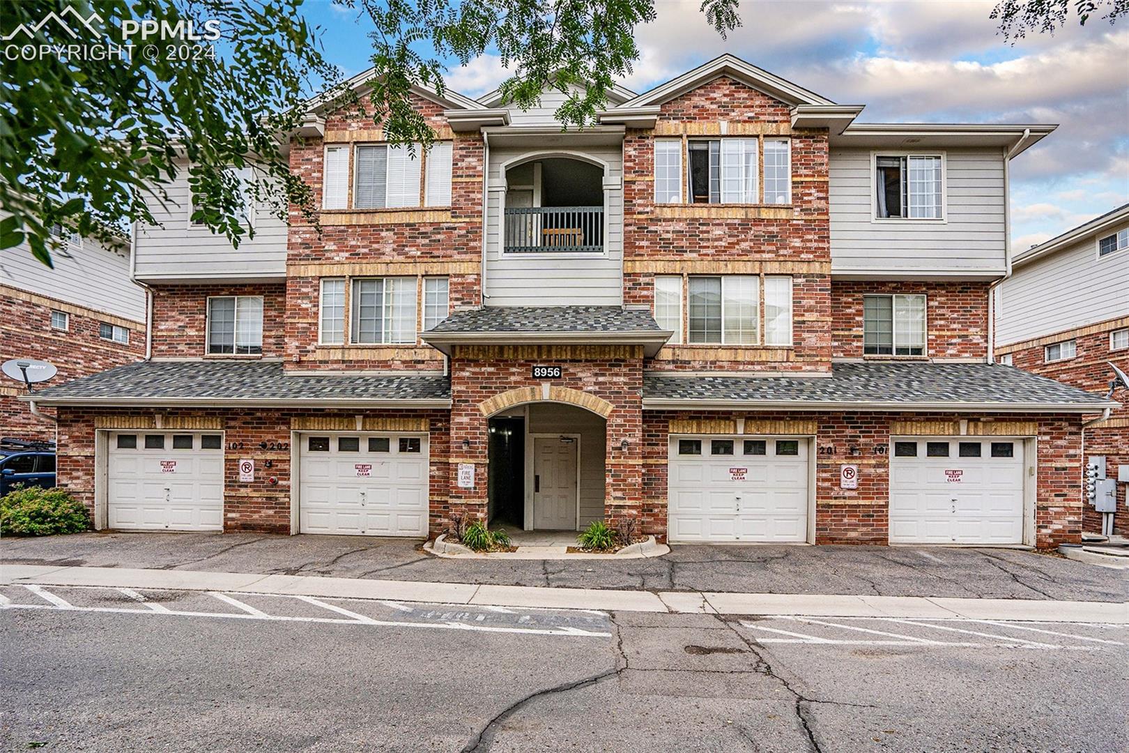 8956 Fox Drive 8-201