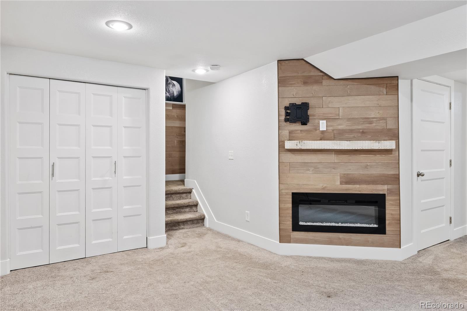 1373 Lambert Circle