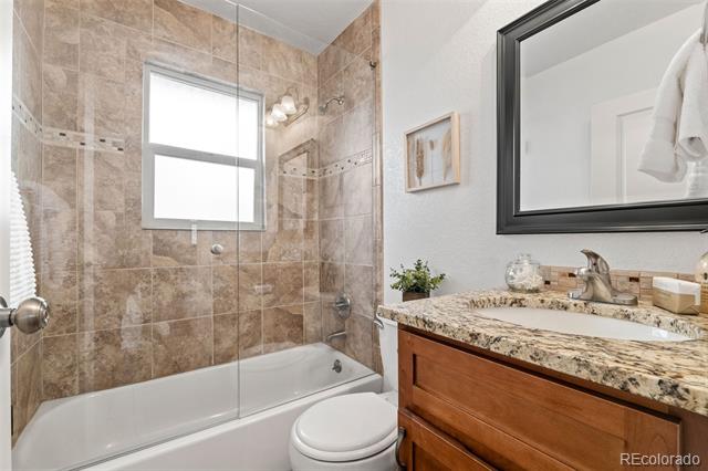 2551 N Glencoe Street