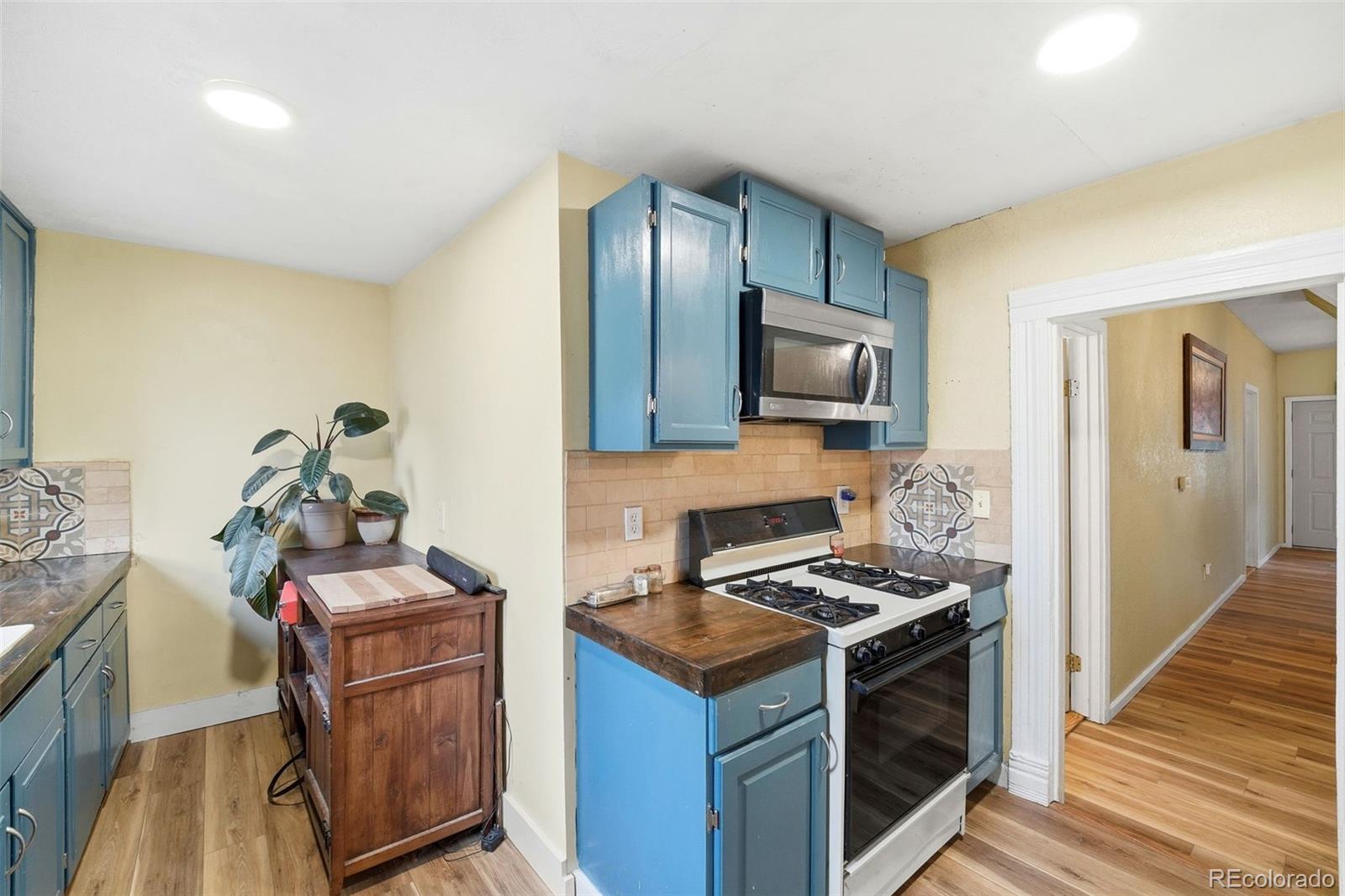 523 W Pikes Peak Avenue