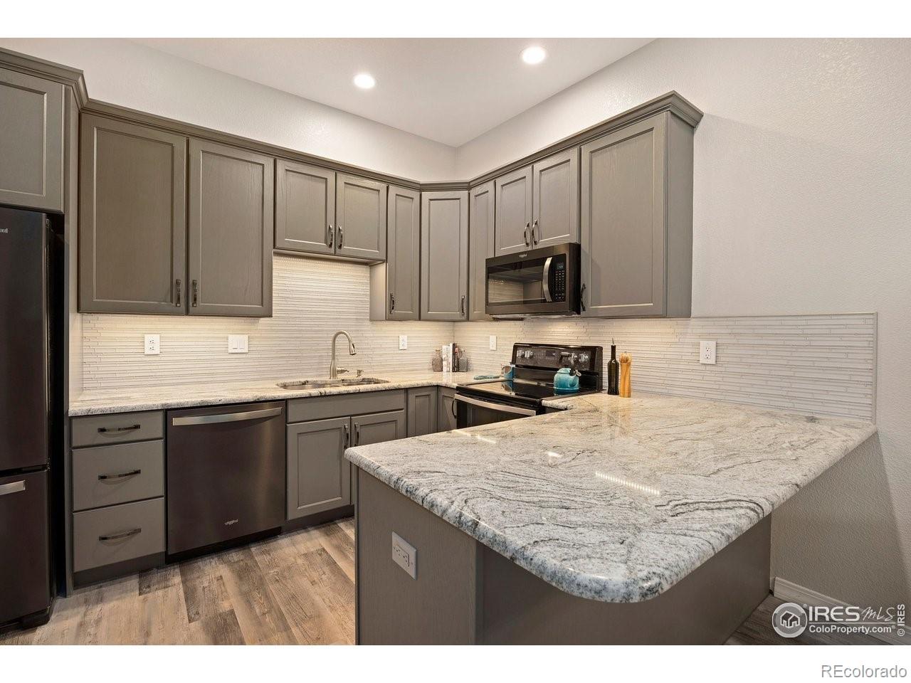 4500 Seneca Street Unit: 66