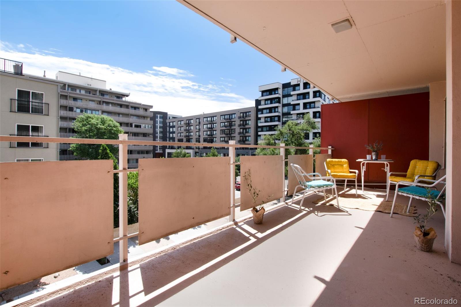 1121 Albion Street Unit: 404