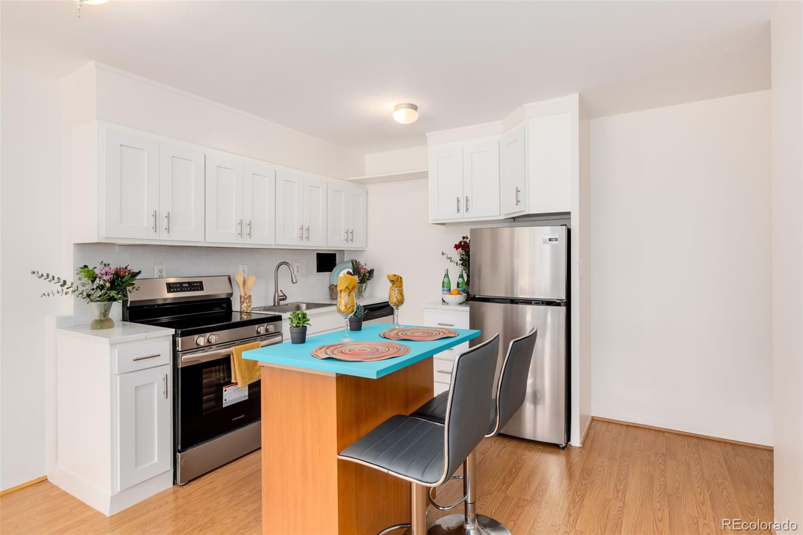 1121 Albion Street Unit: 404