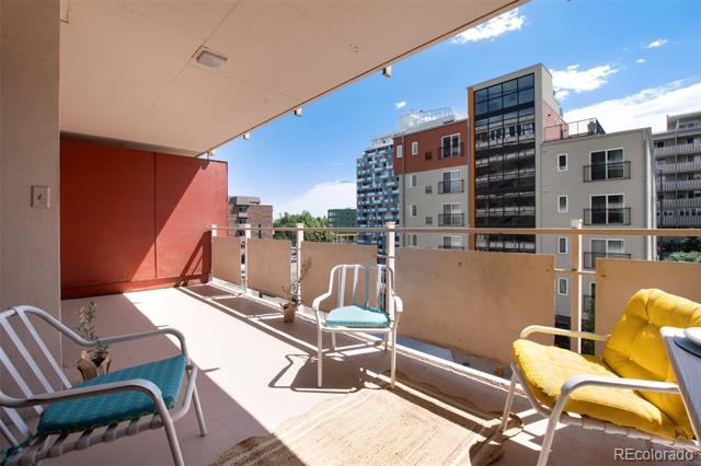 1121 Albion Street Unit: 404