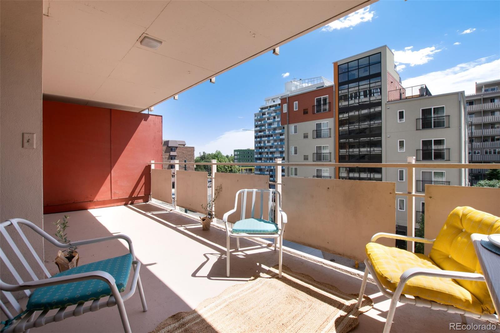 1121 Albion Street Unit: 404