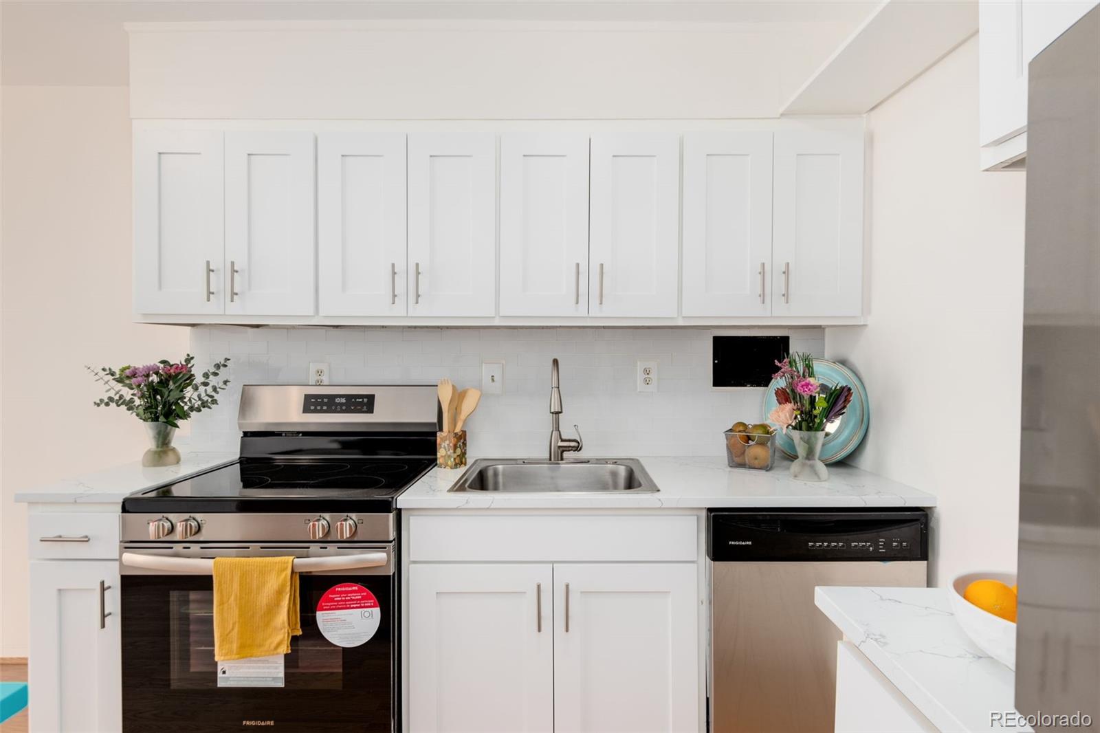 1121 Albion Street Unit: 404