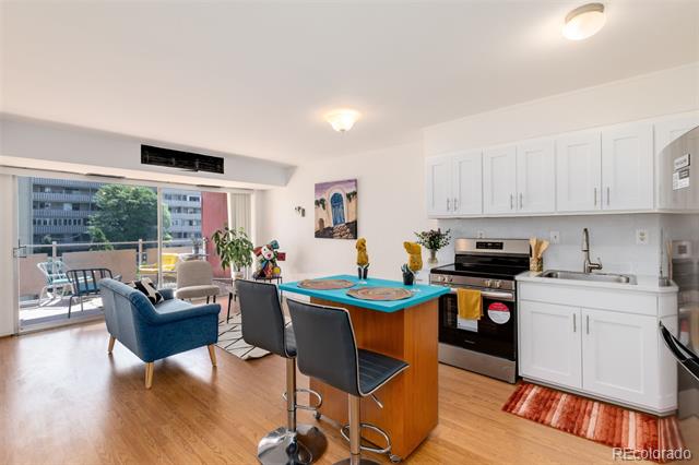 1121 Albion Street Unit: 404