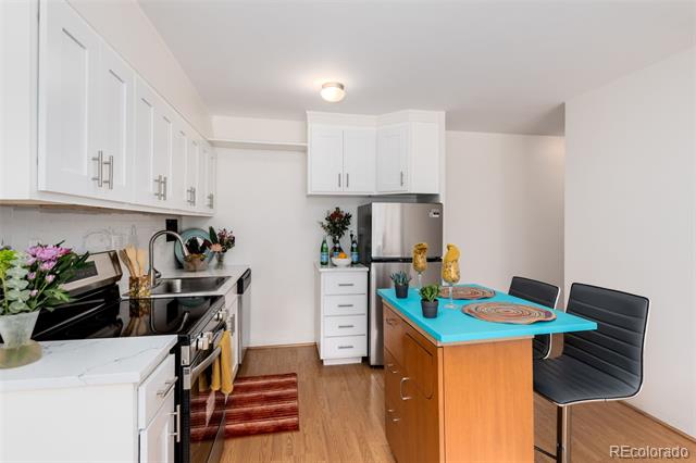1121 Albion Street Unit: 404