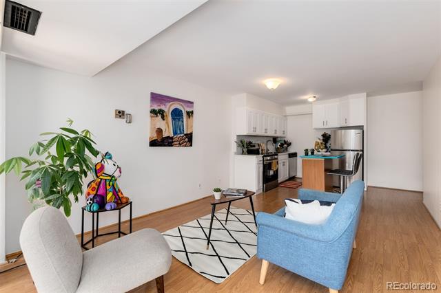 1121 Albion Street Unit: 404