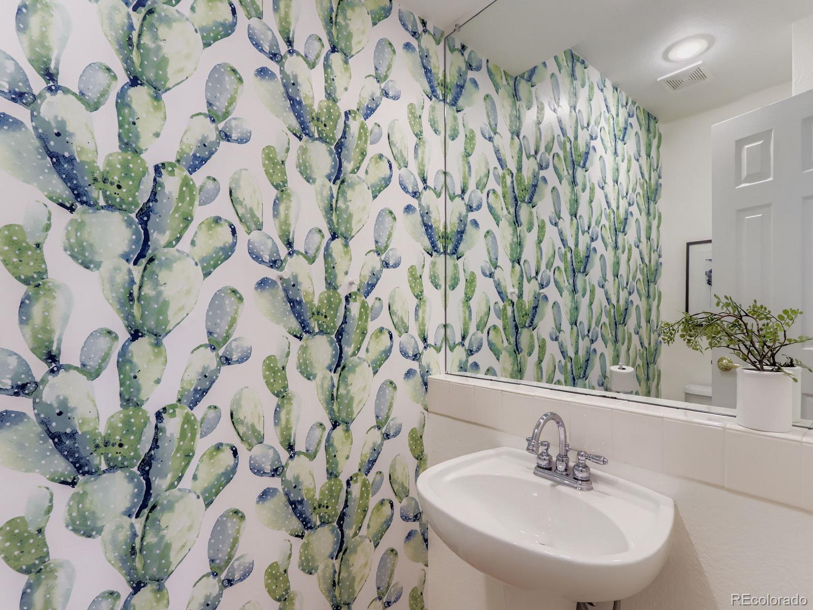 4033 Hawthorne Circle