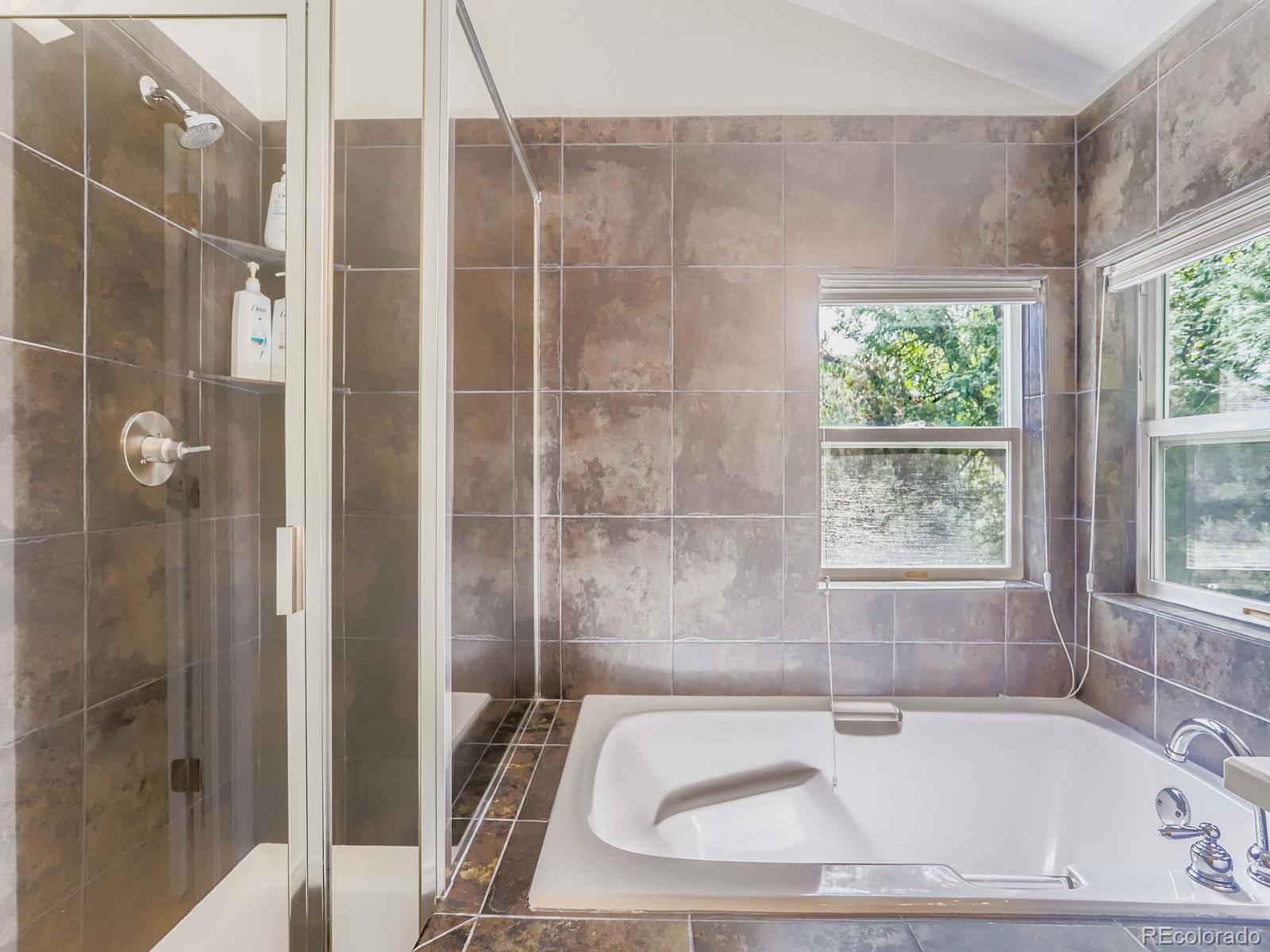 4033 Hawthorne Circle