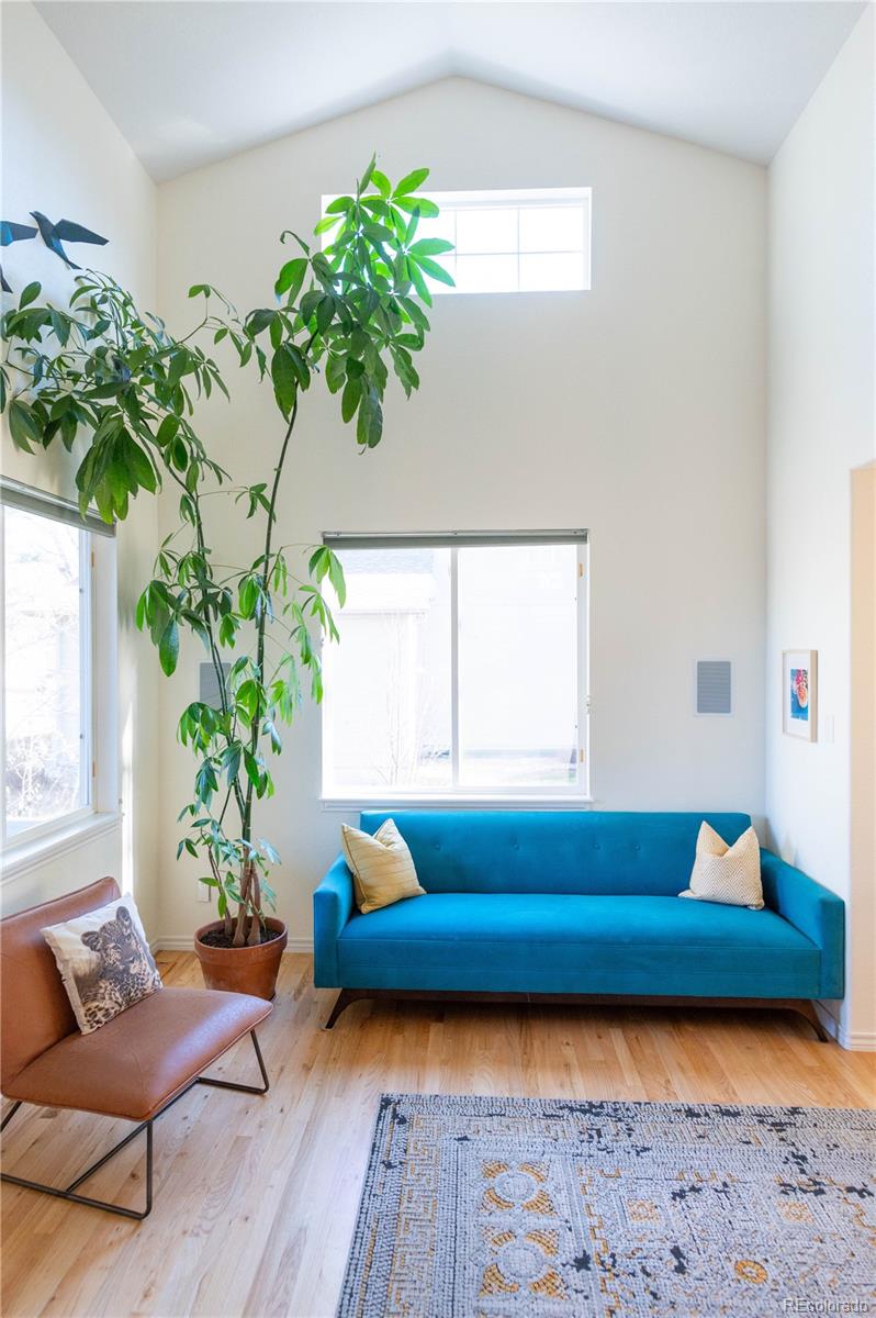 4033 Hawthorne Circle