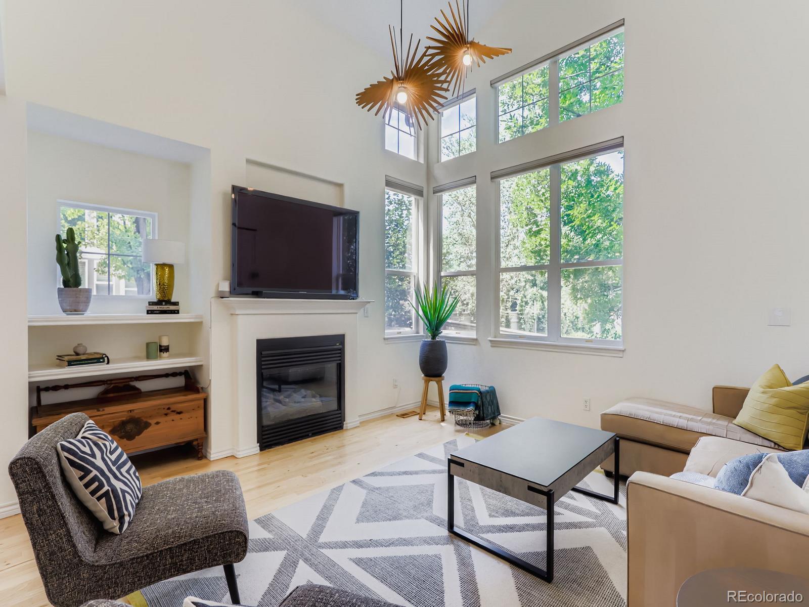 4033 Hawthorne Circle