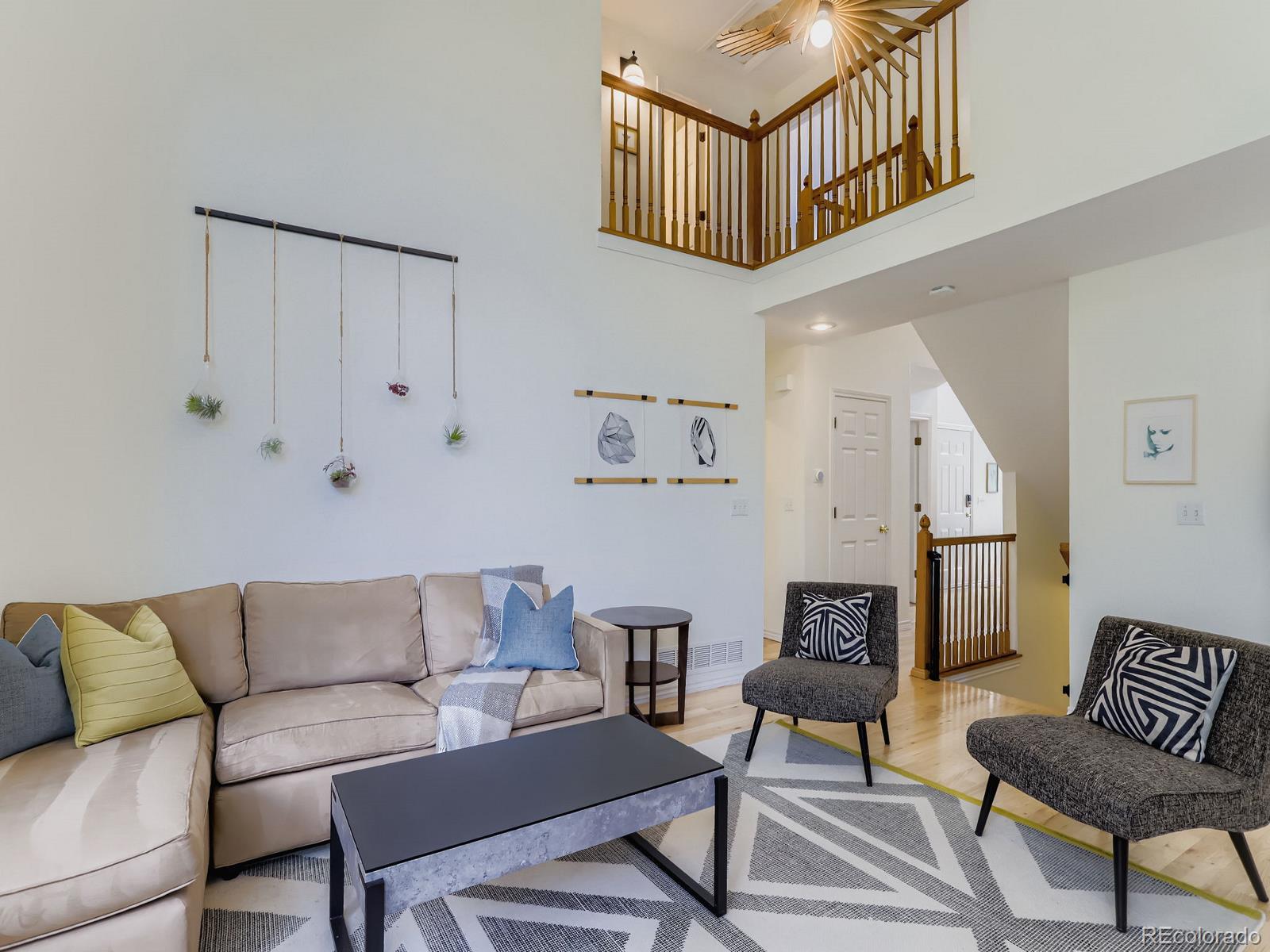 4033 Hawthorne Circle