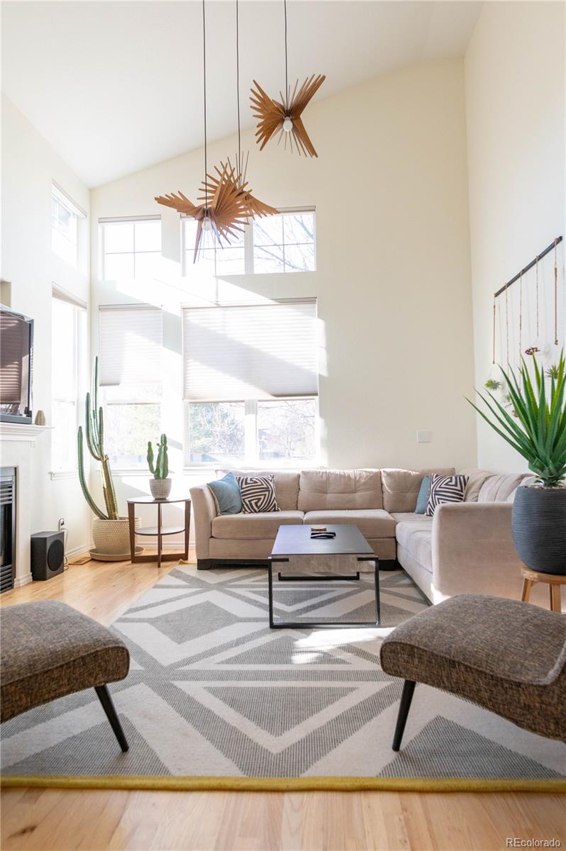 4033 Hawthorne Circle