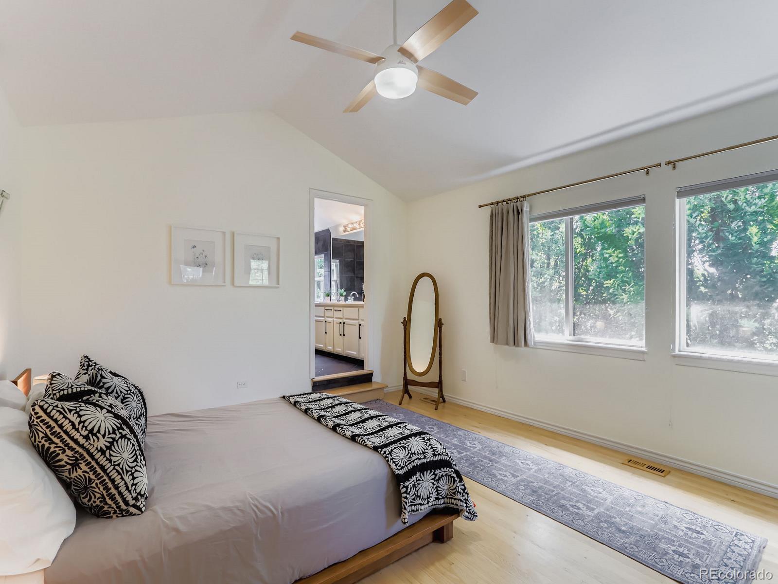 4033 Hawthorne Circle