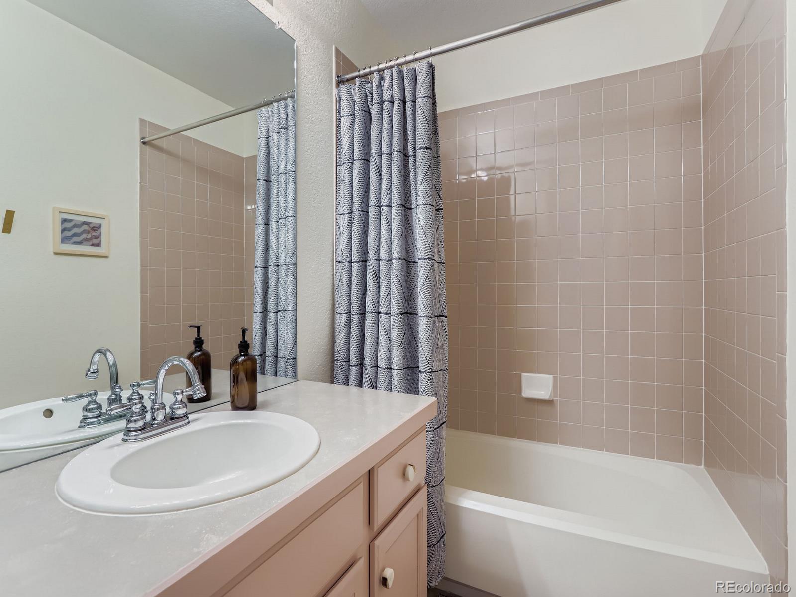 4033 Hawthorne Circle