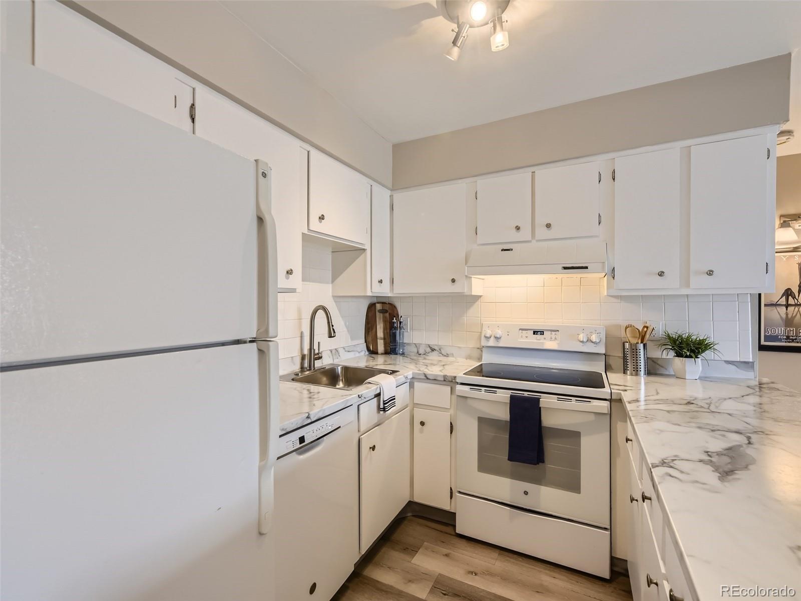 5995 W Hampden Avenue Unit: B23