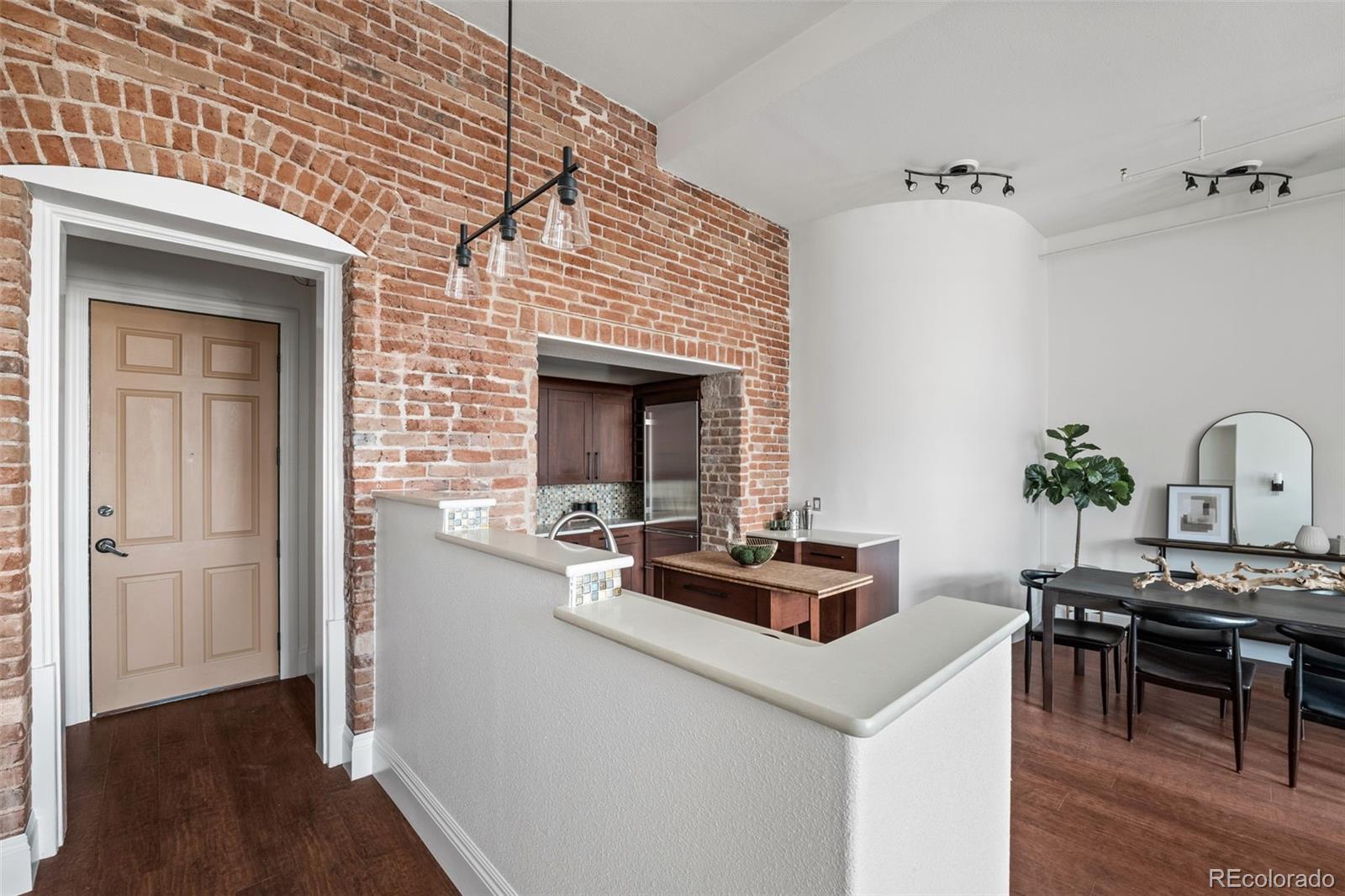 1140 Columbine Street Unit: 206