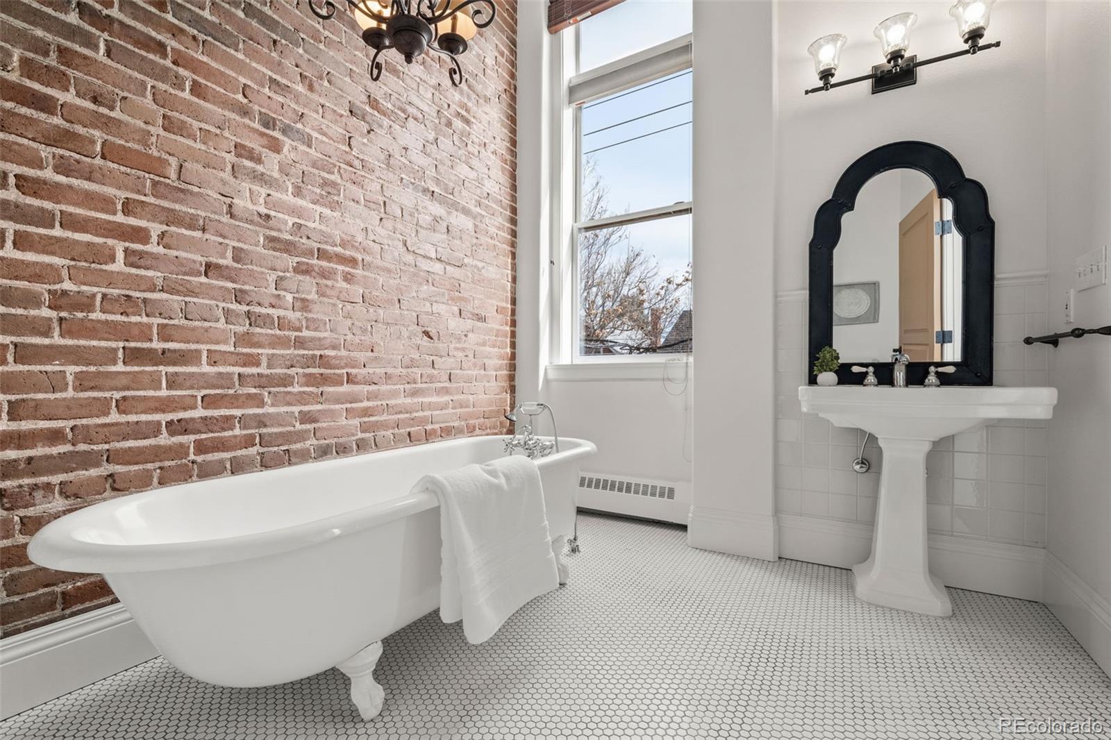 1140 Columbine Street Unit: 206