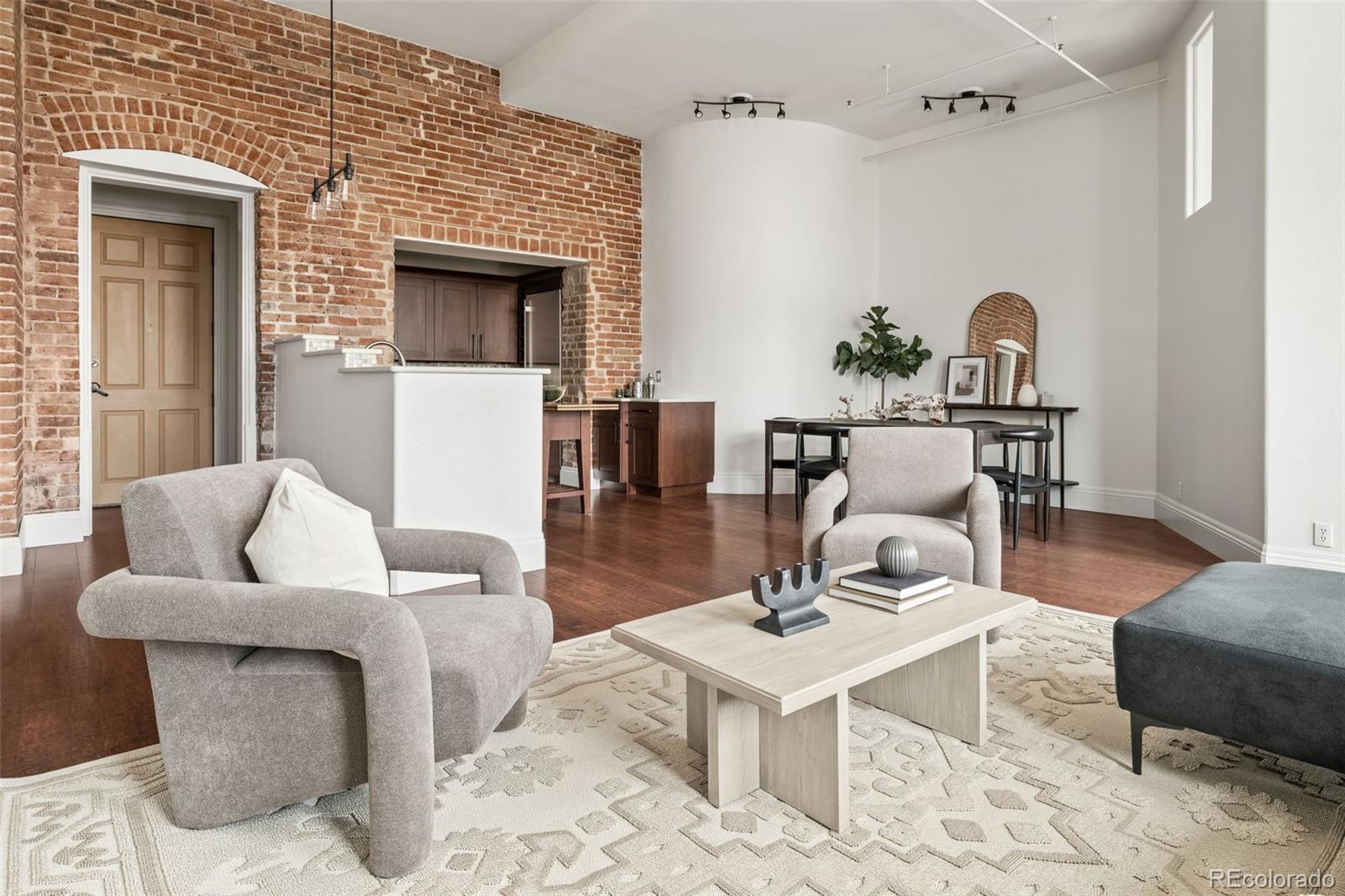 1140 Columbine Street Unit: 206