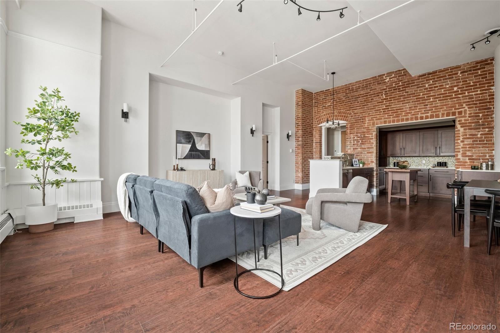 1140 Columbine Street Unit: 206