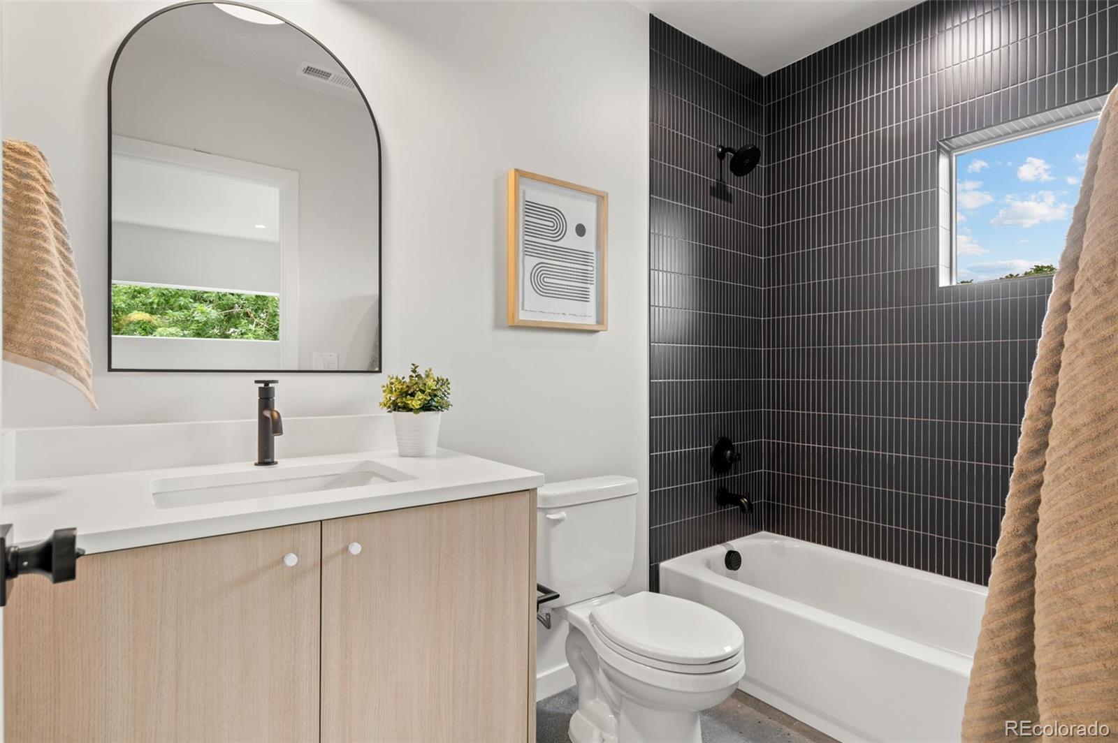 2122 S Cherokee Street