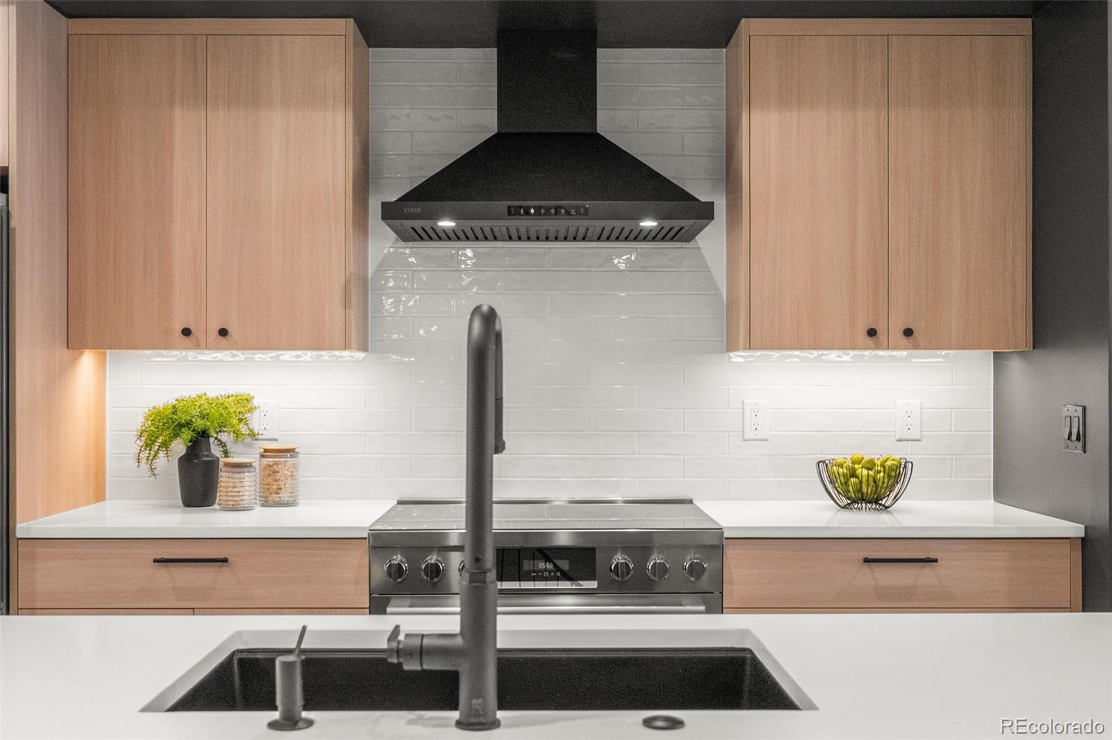 2122 S Cherokee Street