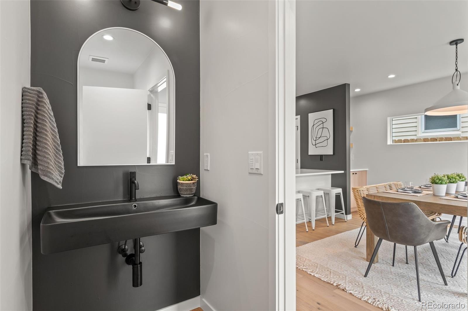 2122 S Cherokee Street