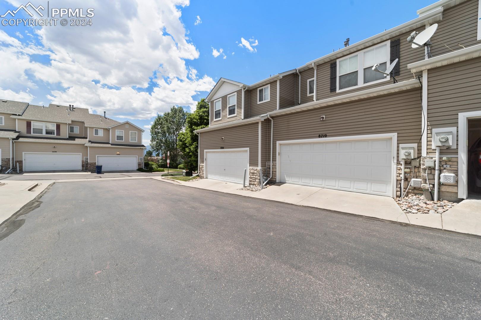 8710 Bamboo Grove