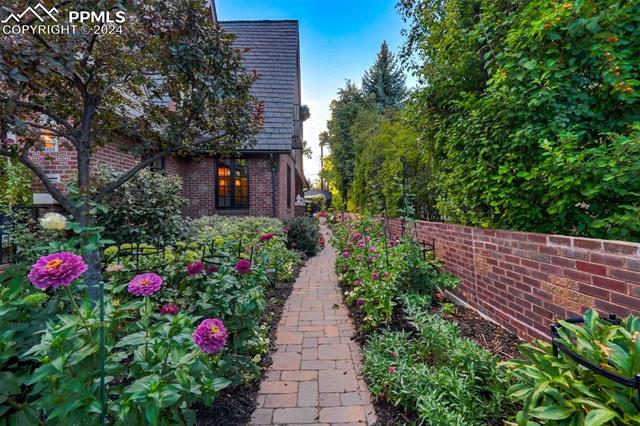 1424 N Cascade Avenue