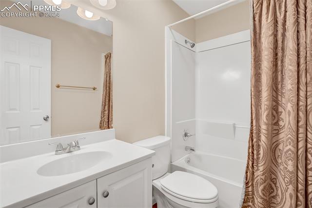 1080 Woodland Avenue