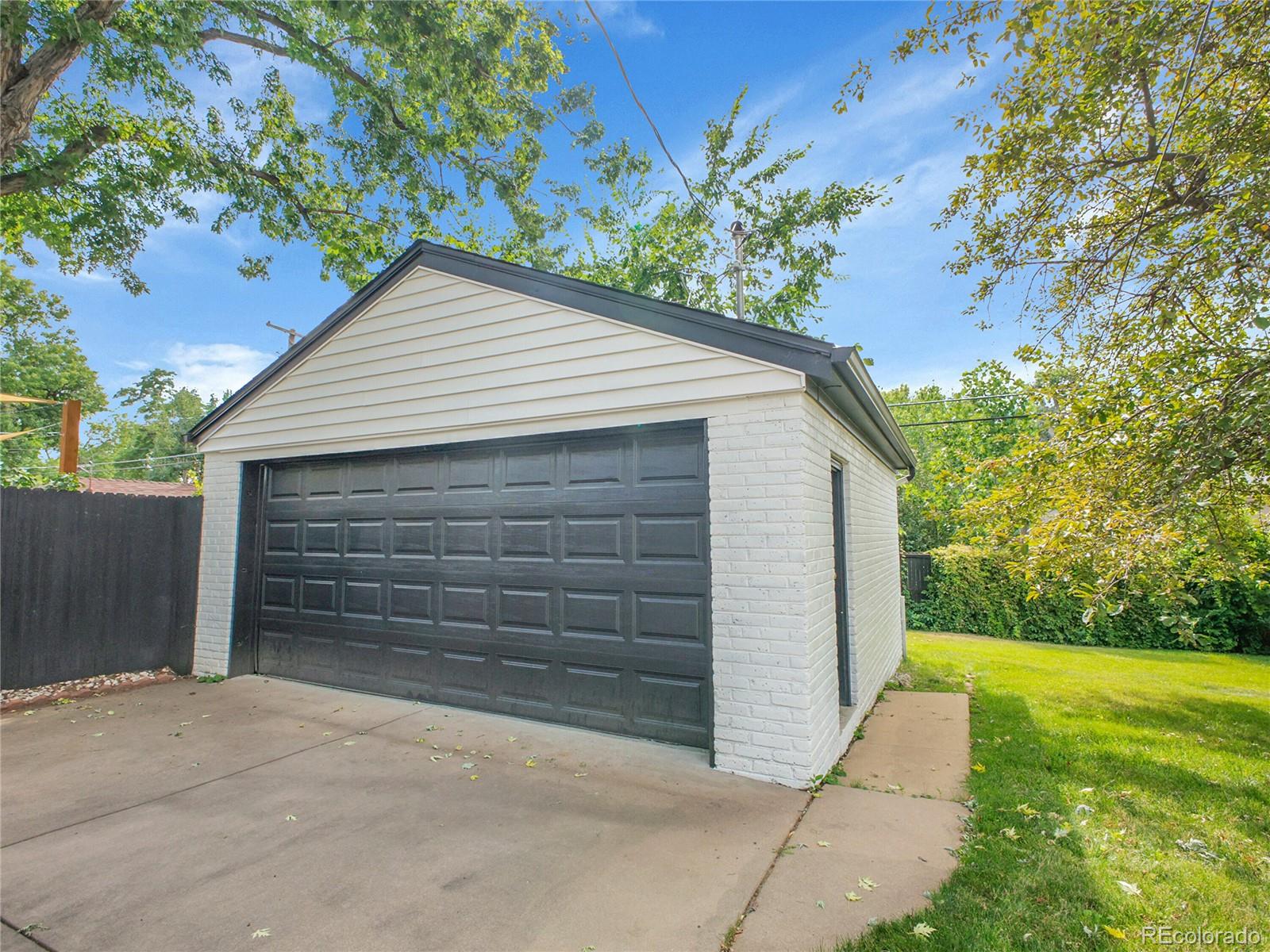 933 Pontiac Street
