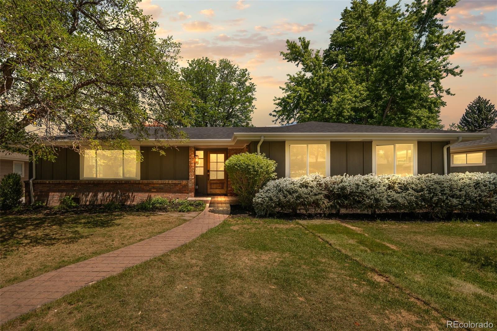 2309 E Floyd Place